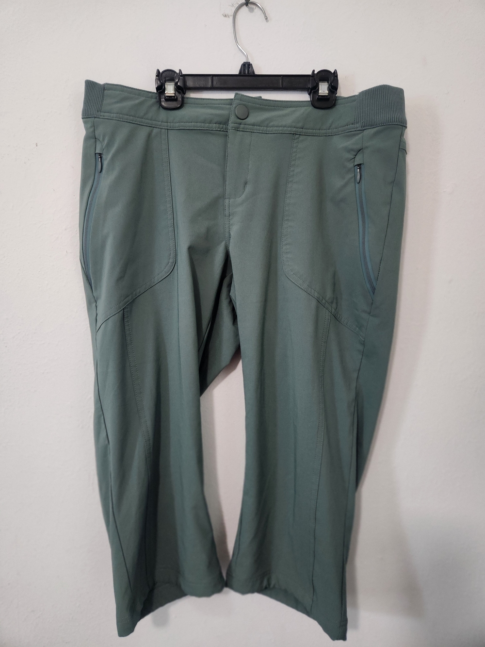Women Athletic Stretch Pants in Sage Green